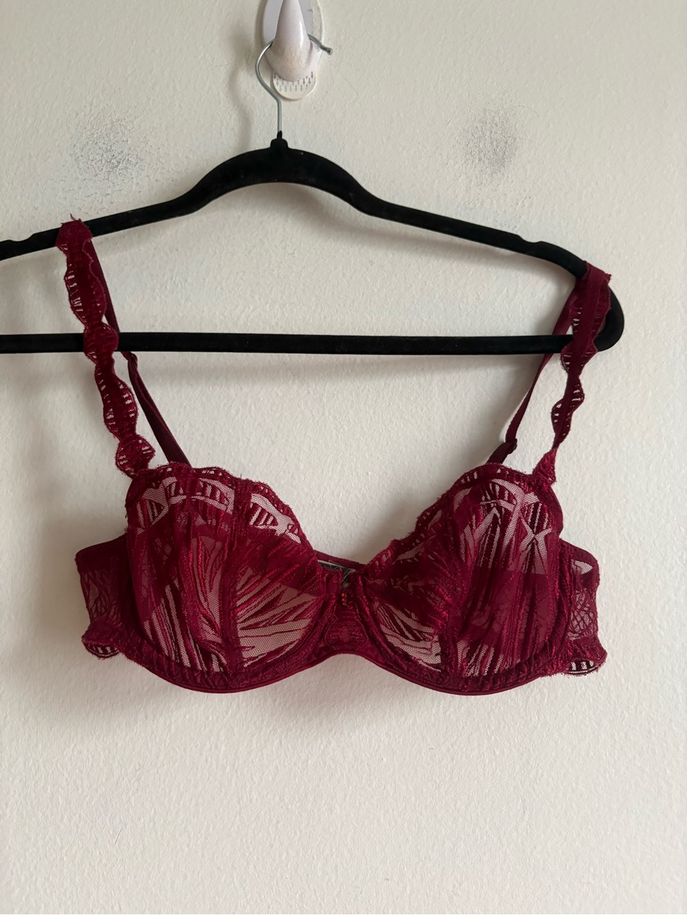 Chantelle Sz 32C Red Lace Sexy Wire Feminine Bra